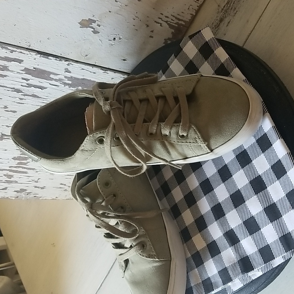 Soft Suede Casual Tennis shoes size 6 - Picture 2 of 4
